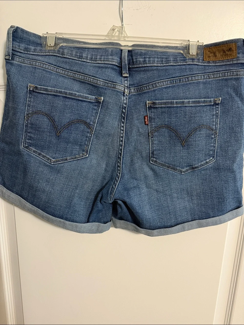Levi's Medium Blue Denim Cuffed Women’s Shorts - Picture 2 of 3